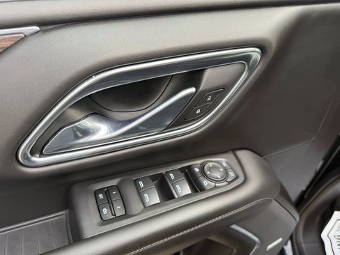 Used 2021 Chevrolet Suburban LT w/ LT Signature Package image 21