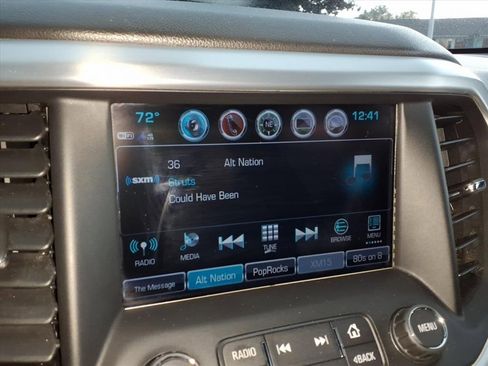 Used 2018 GMC Acadia SLT image 16