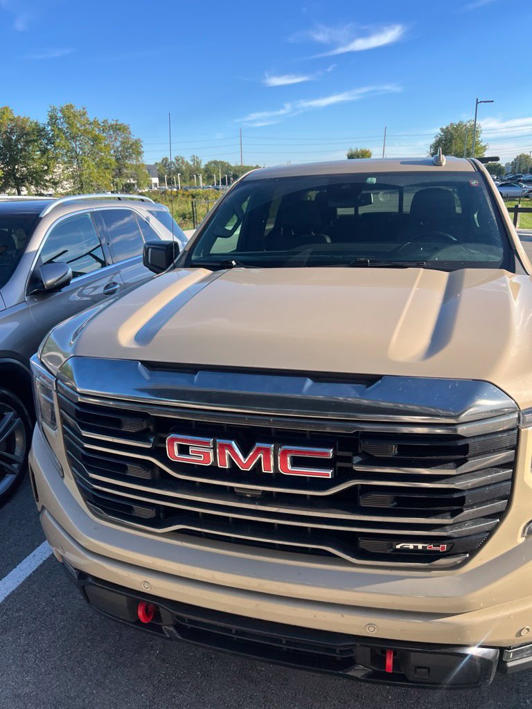 Used 2023 GMC Sierra 1500 AT4 w/ AT4 Premium Package AWD/4WD image 3