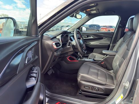 Used 2021 Chevrolet TrailBlazer RS w/ Convenience Package FWD image 12