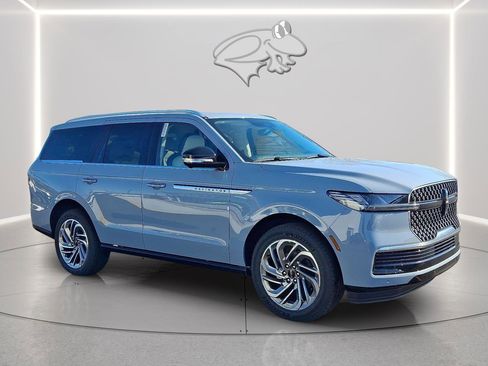 New 2025 Lincoln Navigator Reserve image 5