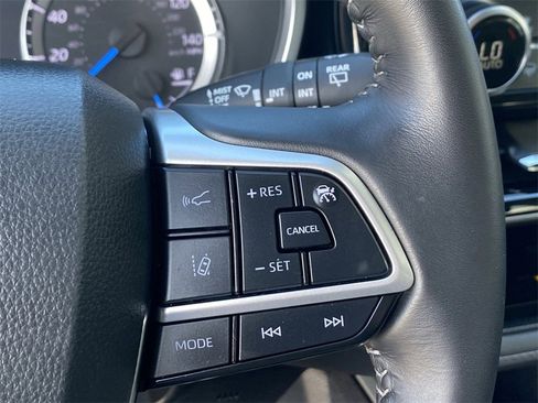 Certified 2024 Toyota Highlander XLE image 25