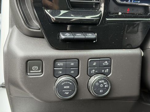 Used 2023 Chevrolet Silverado 1500 ZR2 w/ Technology Package image 11