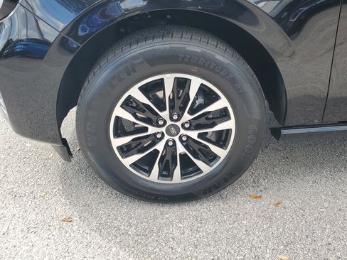 Certified 2025 Ford Expedition Max Platinum image 5