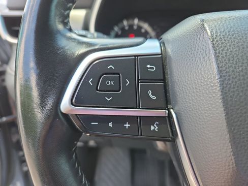 Used 2020 Toyota Highlander XLE AWD/4WD image 19