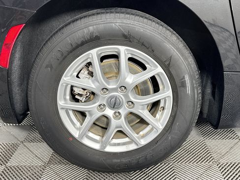 Used 2023 Chrysler Pacifica Touring FWD image 31