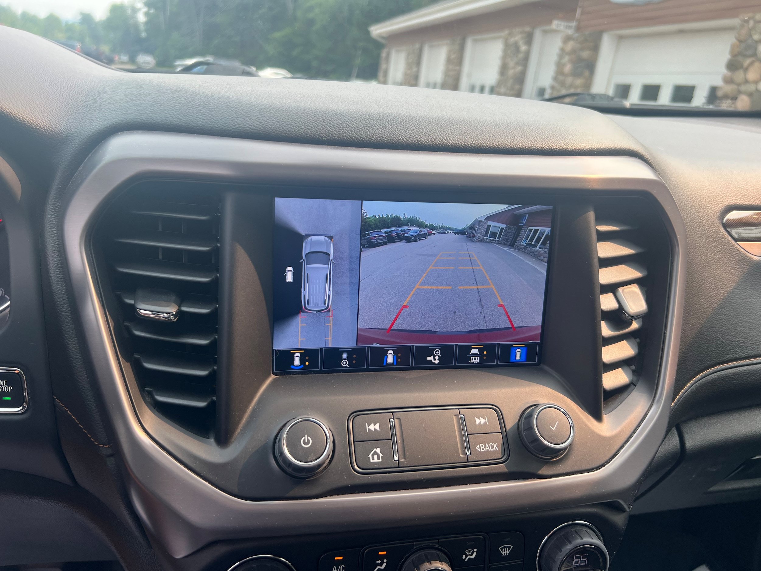 Used 2023 GMC Acadia AT4 w/ Technology Package AWD/4WD image 16