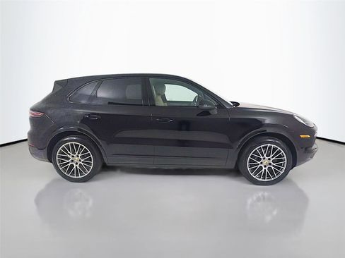 Used 2023 Porsche Cayenne Platinum Edition AWD/4WD image 27