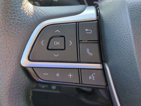 Used 2023 Toyota Sienna XLE FWD image 16