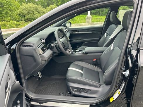 Used 2026 Toyota Camry SE w/ Multimedia Upgrade Package FWD image 9