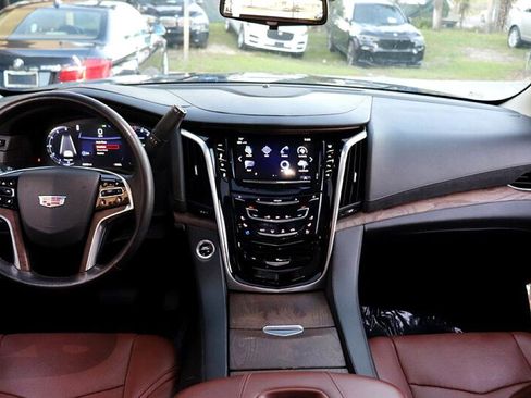 Used 2020 Cadillac Escalade ESV Premium Luxury image 17