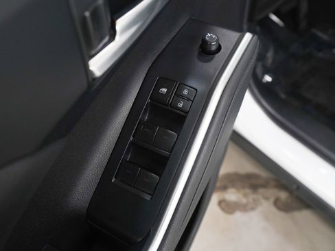 Used 2024 Toyota Highlander XLE image 23