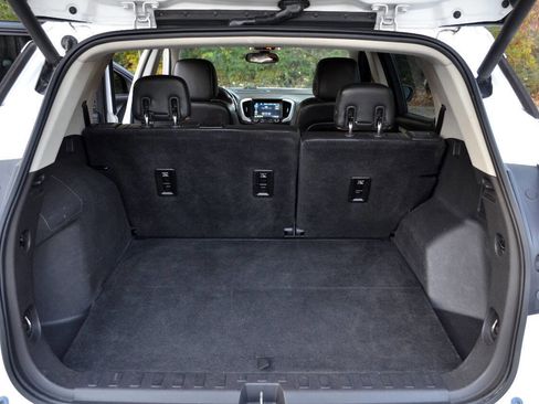 Used 2019 GMC Terrain SLT w/ Preferred Package image 9