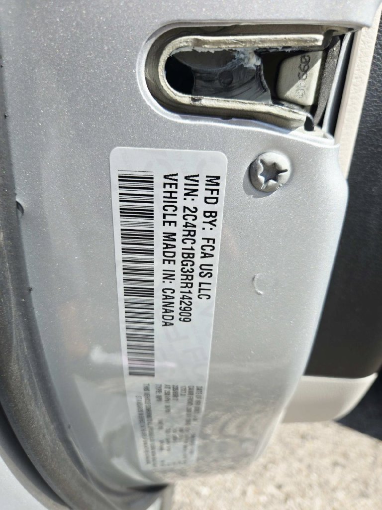 Used 2024 Chrysler Pacifica Touring-L FWD image 38