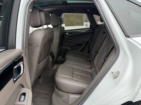 Certified 2023 Porsche Macan image 22