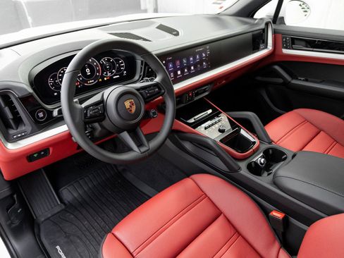 Used 2026 Porsche Cayenne AWD/4WD image 4