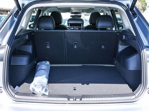 New 2025 Volkswagen Tiguan SE image 25