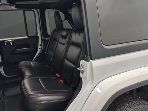 Used 2022 Jeep Wrangler Unlimited Sahara AWD/4WD image 22