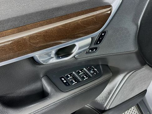 Used 2018 Volvo S90 T6 Momentum w/ Convenience Package image 28