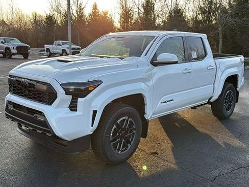 New 2026 Toyota Tacoma TRD Sport image 2