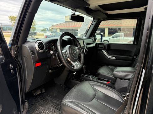Used 2016 Jeep Wrangler Unlimited Rubicon image 14