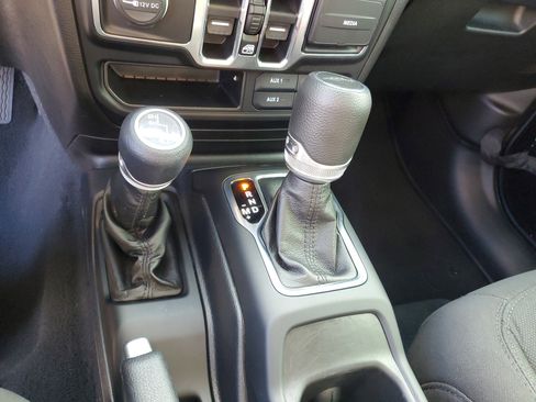 Used 2021 Jeep Gladiator Sport image 24