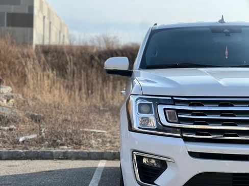 Used 2020 Ford Expedition Limited image 4
