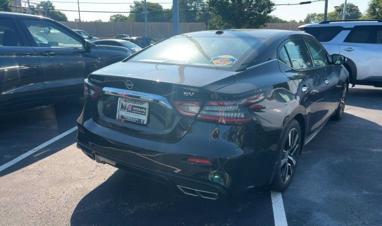 Used 2023 Nissan Maxima SV w/ Floor Mat Group FWD image 3