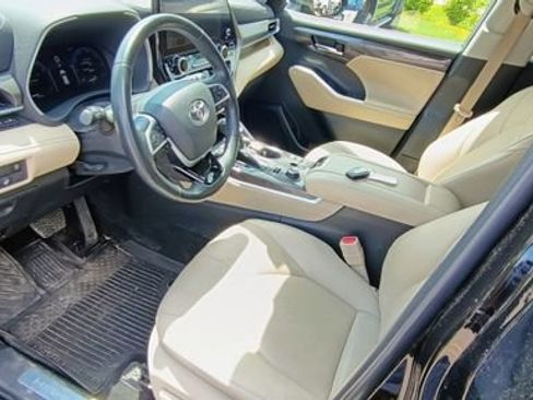 Used 2023 Toyota Highlander Limited AWD/4WD image 12
