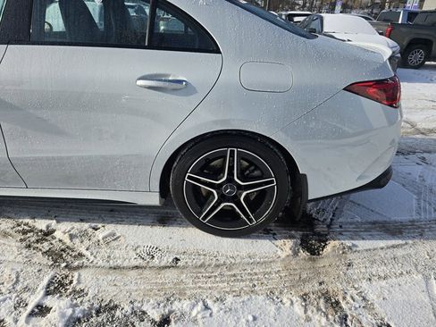 Used 2022 Mercedes-Benz CLA 35 AMG 4MATIC image 4