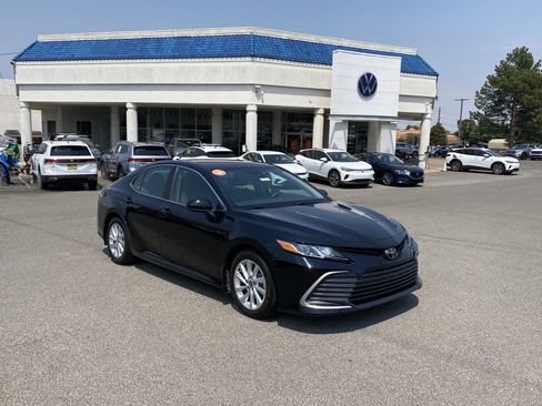 Used 2023 Toyota Camry LE FWD image 7