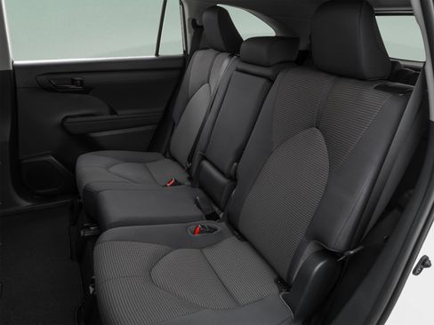 Used 2021 Toyota Highlander L FWD image 17
