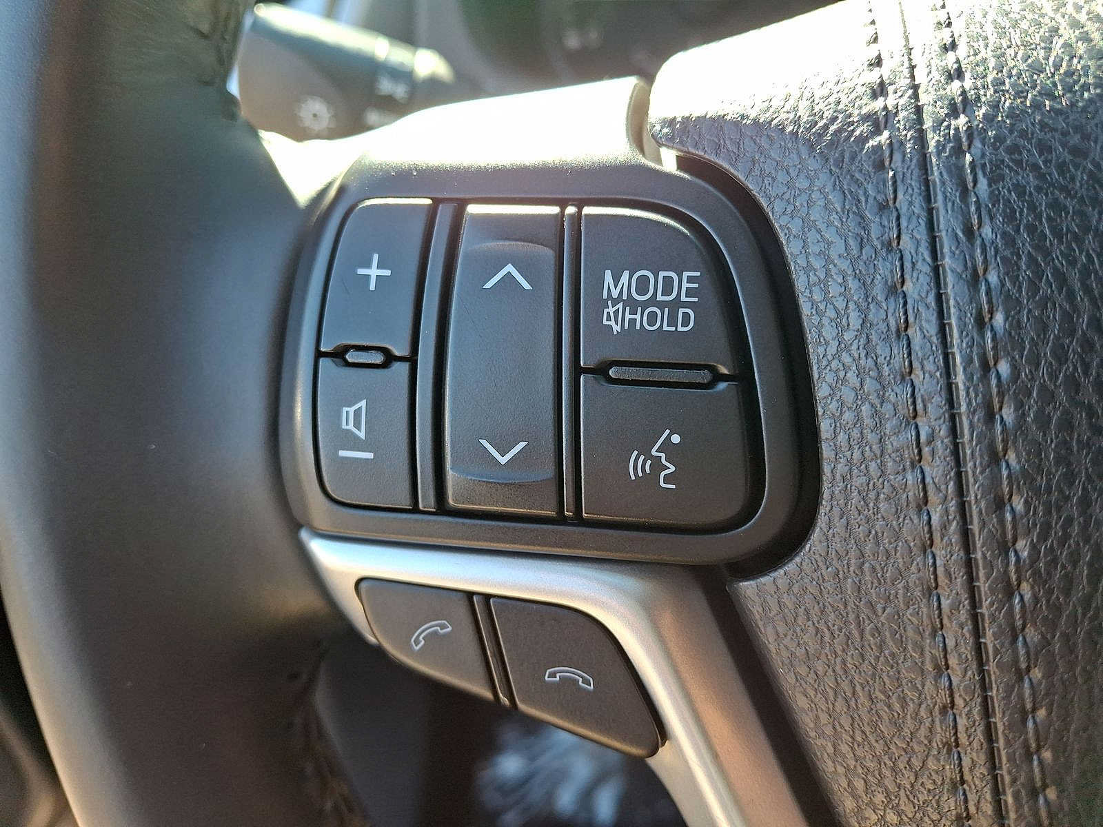 Used 2017 Toyota Highlander SE w/ Carpet Mat Package AWD/4WD image 23