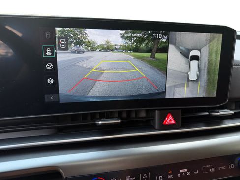 Used 2026 Kia Carnival SX w/ SX Dark Edition Package FWD image 12