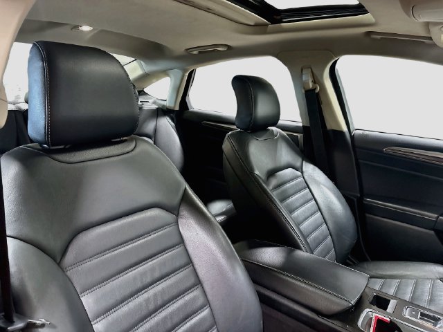 Used 2017 Ford Fusion SE w/ Fusion SE Technology Package AWD/4WD image 21