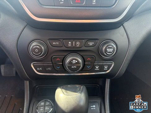 Used 2021 Jeep Cherokee Trailhawk w/ Premium Leather Package image 17