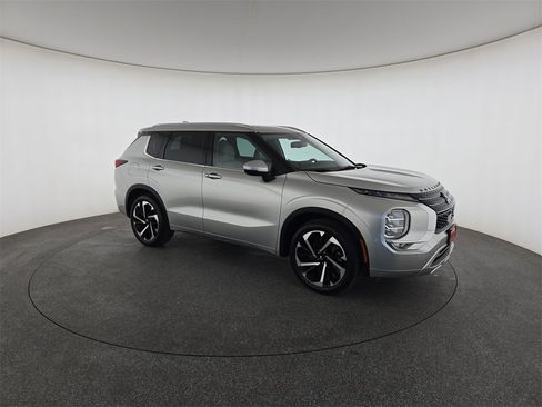 Used 2023 Mitsubishi Outlander SEL image 1
