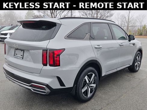 Certified 2023 Kia Sorento EX w/ Panoramic Sunroof Package image 7