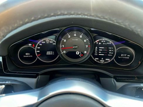 Used 2020 Porsche Cayenne w/ Premium Package image 24