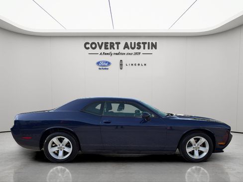 Used 2014 Dodge Challenger SXT RWD image 7