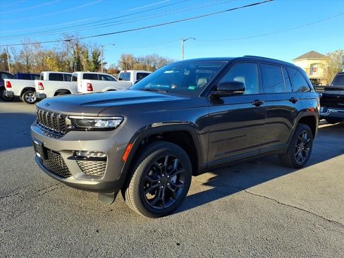 New 2025 Jeep Grand Cherokee Limited image 8
