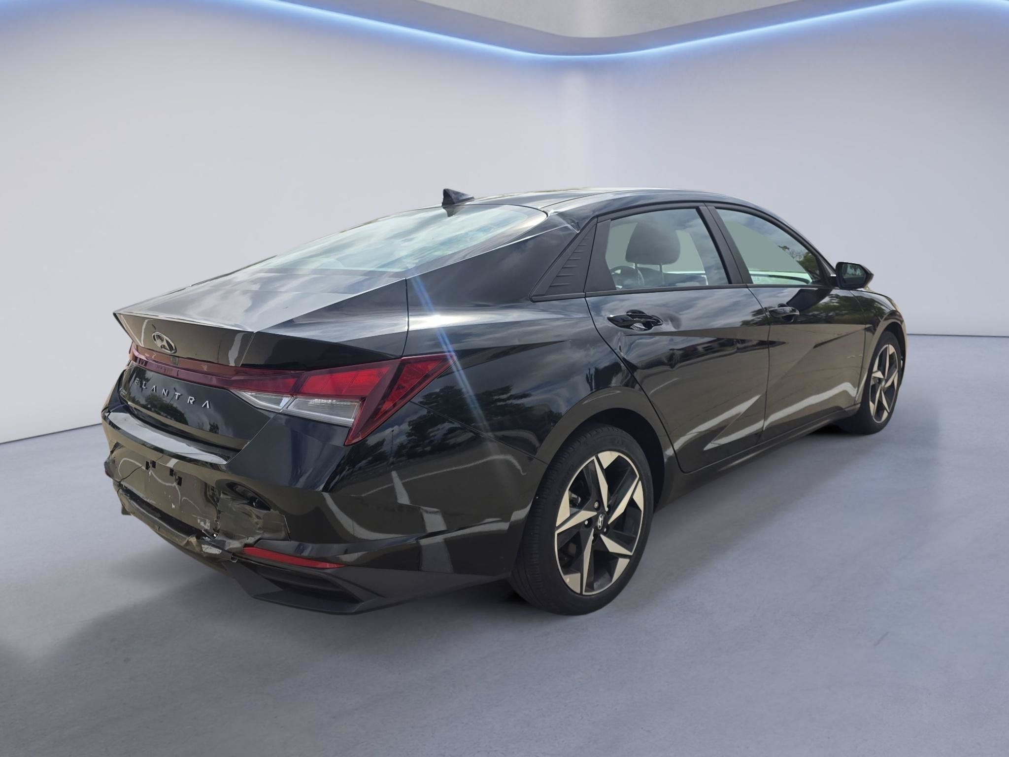 Used 2023 Hyundai Elantra SEL w/ Convenience Package FWD image 6