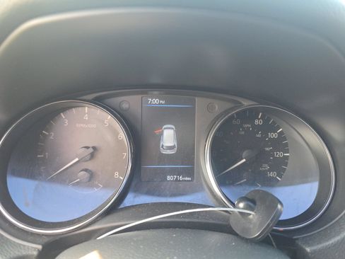 Used 2019 Nissan Rogue S w/ Special Edition Package FWD image 10