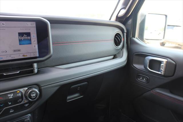 Certified 2025 Jeep Wrangler Rubicon w/ Convenience Group AWD/4WD image 31