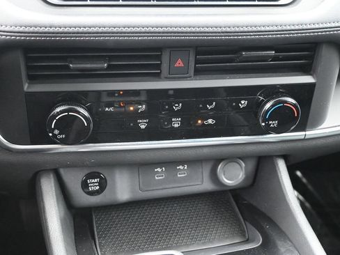 Used 2024 Nissan Rogue S AWD/4WD image 18