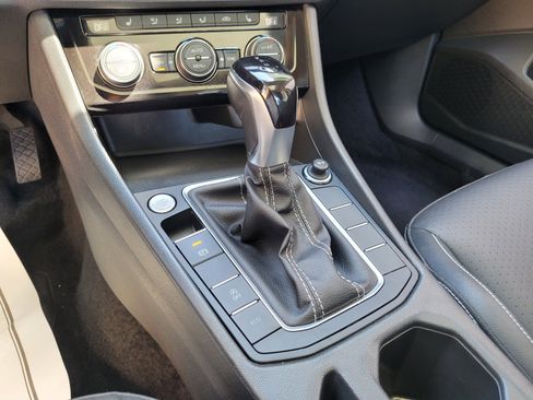 Used 2024 Volkswagen Jetta SE FWD image 20