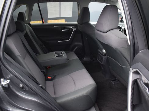Used 2025 Toyota RAV4 XLE AWD/4WD image 11