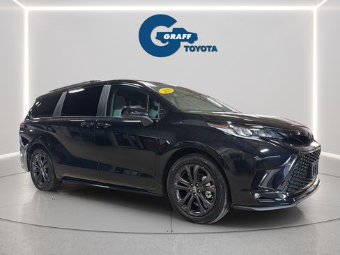 Used 2026 Toyota Sienna XSE FWD image 4