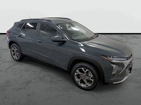 New 2026 Chevrolet Trax LT w/ Driver Confidence Package FWD image 5