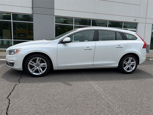 Used 2015 Volvo V60 T5 Premier FWD image 5